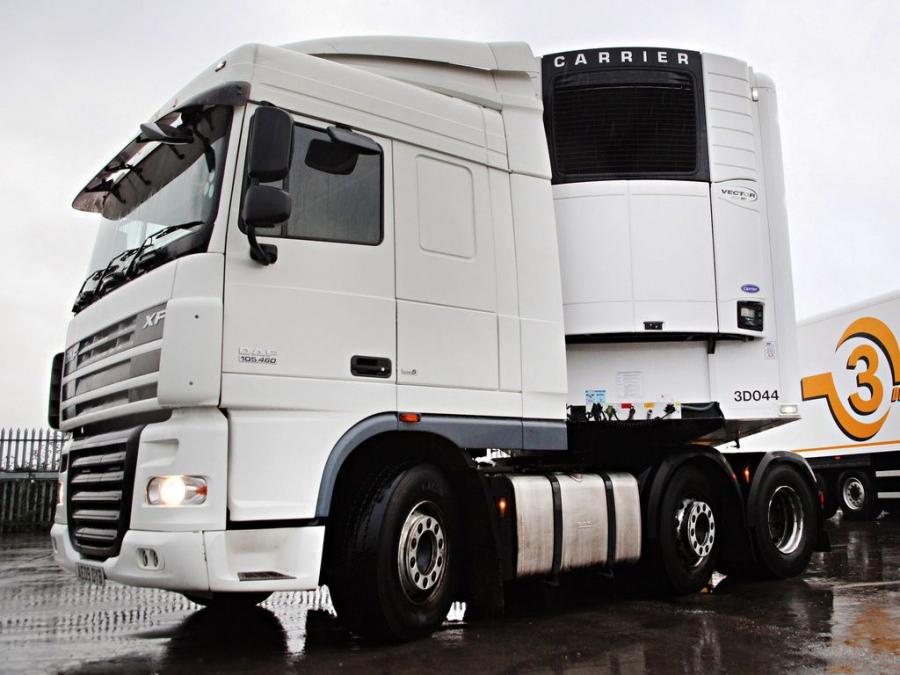  DAF XF105 6x2 FTG Space Cab 2006 года  (UK) (фото 2 из 3)